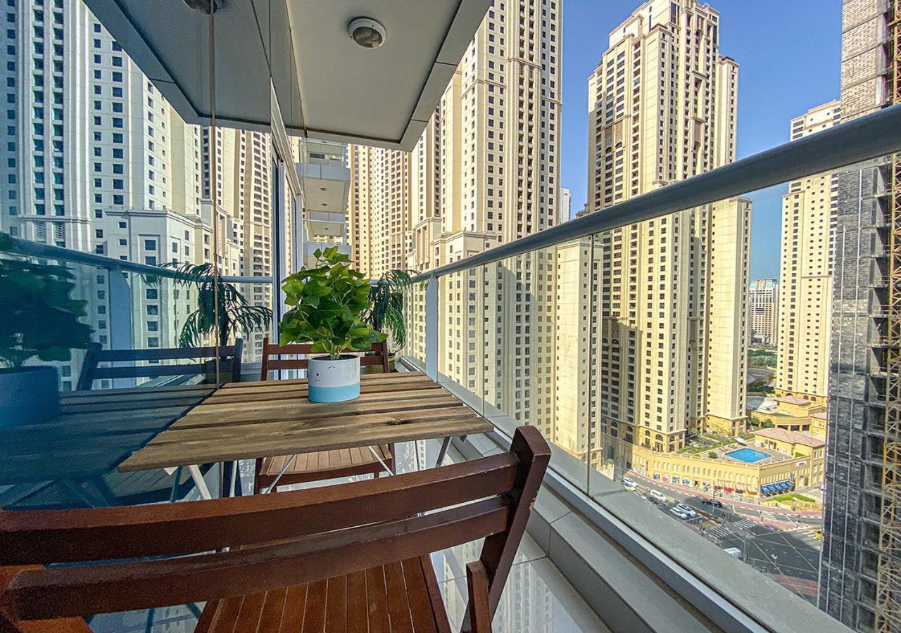 Walk To The Beach Or Enjoy The Amazing View From The Balcony Apartment Dubai Exterior photo