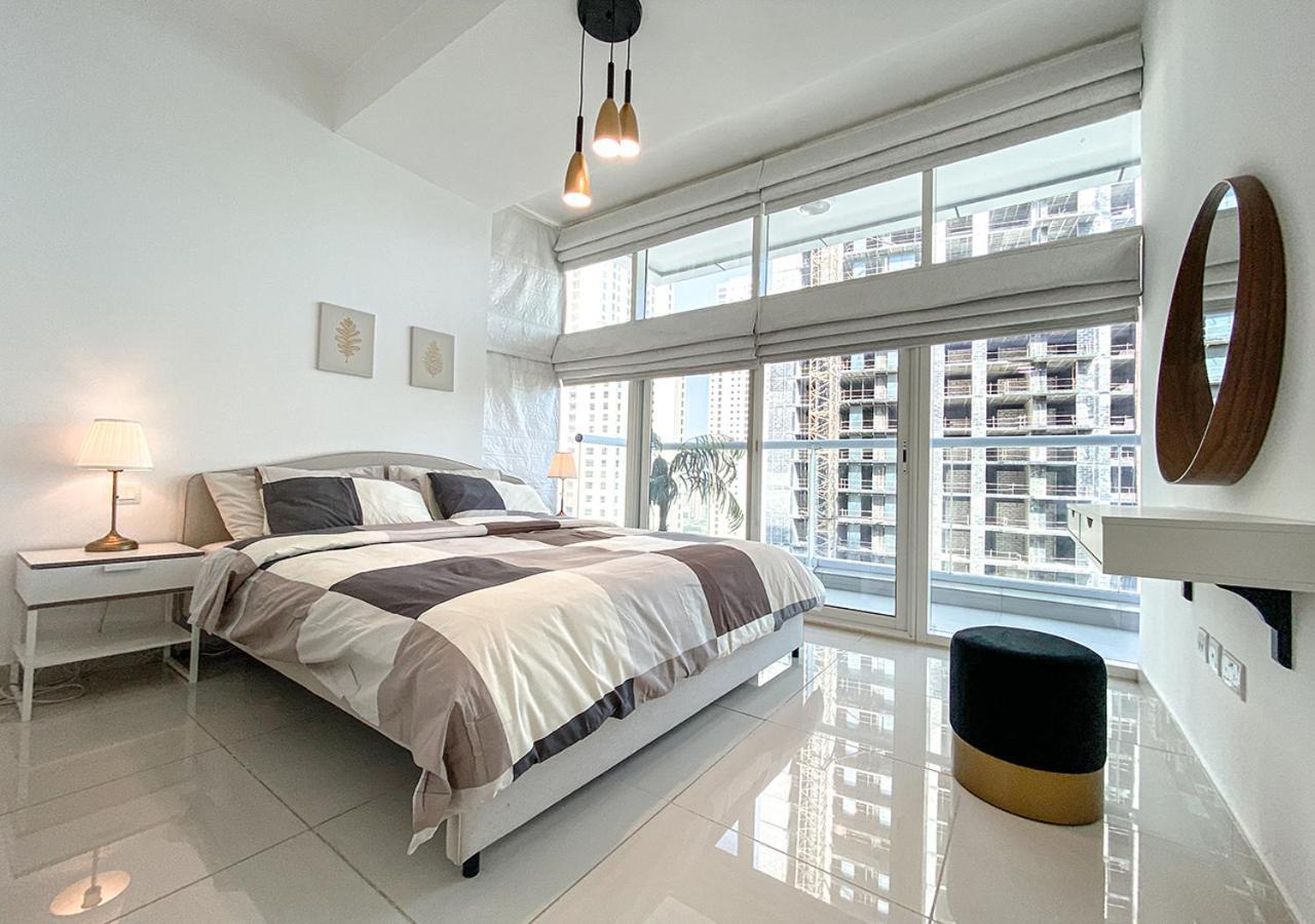 Walk To The Beach Or Enjoy The Amazing View From The Balcony Apartment Dubai Exterior photo